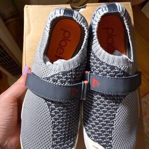 PLAE Kids Grey Knit Slip-On Sneakers with Navy Strap